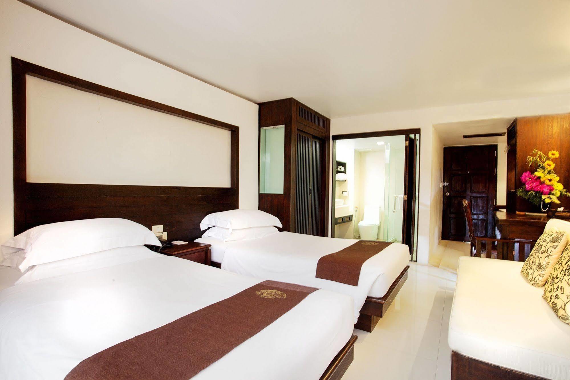 Safari Beach Hotel Patong Exterior foto